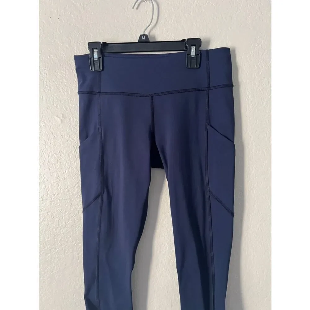 Like New! Lululemon Athletica Navy Leggings in Size 6